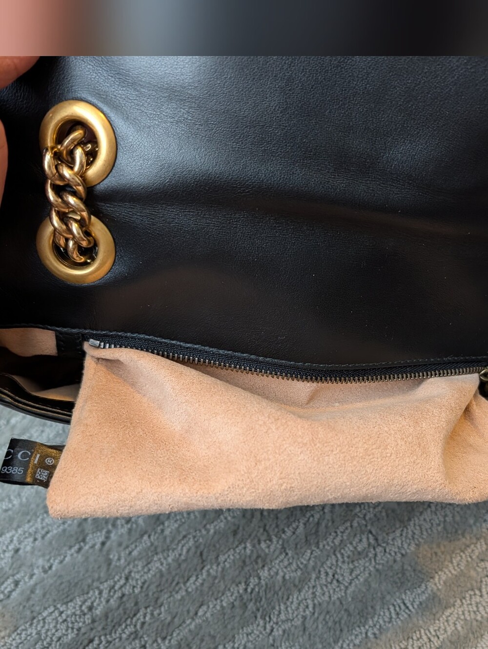 Gucci Marmont Matelassé Shoulder Bag - Picture 14 of 16